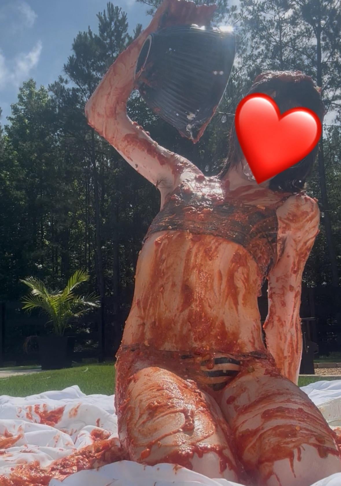 Wet And Messy Sploshing Gallery — Chocolate Sploshing Scenes