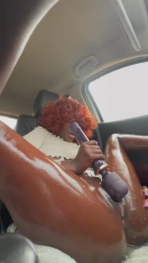 Wet t-shirt squirt explosion in the car backseat